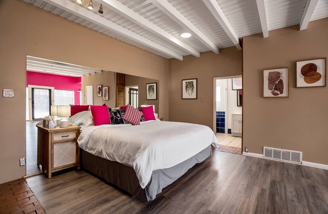 Hermosa joya cerca de la UNM !! ¡¡Nob Hill!! ¡¡Céntrico!!