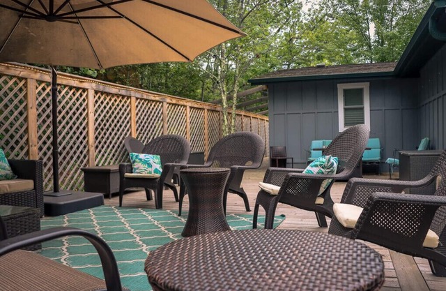 EN CURSO DE GOLF !! ¡PLATAFORMA WRAPAROUND DE 2500 PIES CUADRADOS! AIRE ACONDICIONADO!