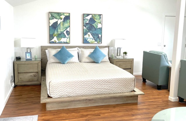 Beautiful Hawaiian Paradise Studio with stunning coastal views