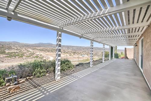 Beautiful Hemet Home Large Patio and Mtn Views!