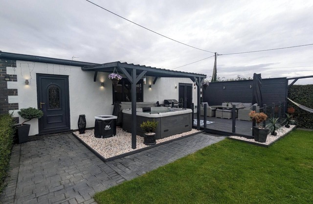 Beautiful Holiday Retreat Gym and Jacuzzi, Sauna