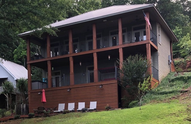 Hermosa casa 3HAB / 2. 5B en silencio silencioso. Excelente ubicación para los juegos de Auburn.