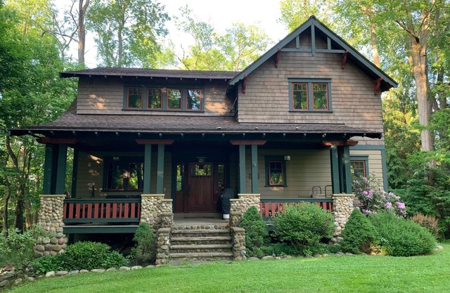 Beautiful Home for rent near CHQ Lake & Institution.