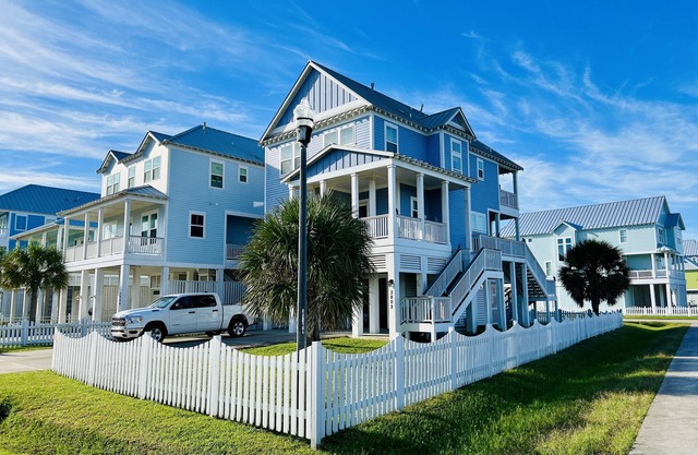 Beautiful Home : Gulf views : Short Walk to Beach. Base rate 2 ppl