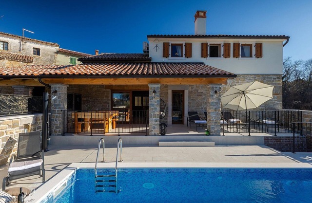 Hermosa casa en Buzet con sauna