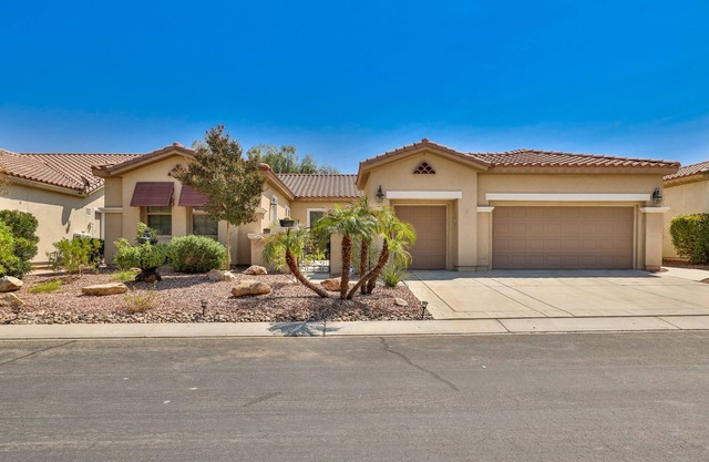 Beautiful Home is a Sunshine Lovers Dream!!!