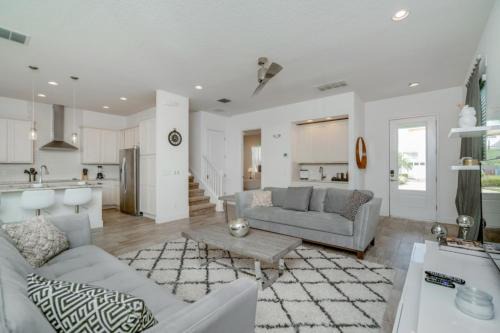 Beautiful Home Near Disney with Private Pool! villa