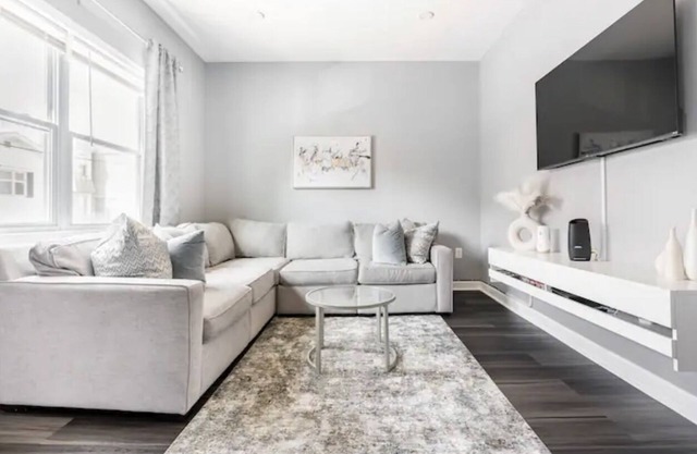 Beautiful House 20 min. to NYC up to 8 People