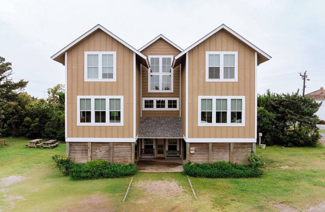 ¡NUEVO EN 2018! Hermosa casa frente a Silver Lake en Berkley Estate