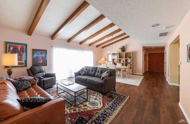 Hermosa casa de Kachinas cerca de Starbucks