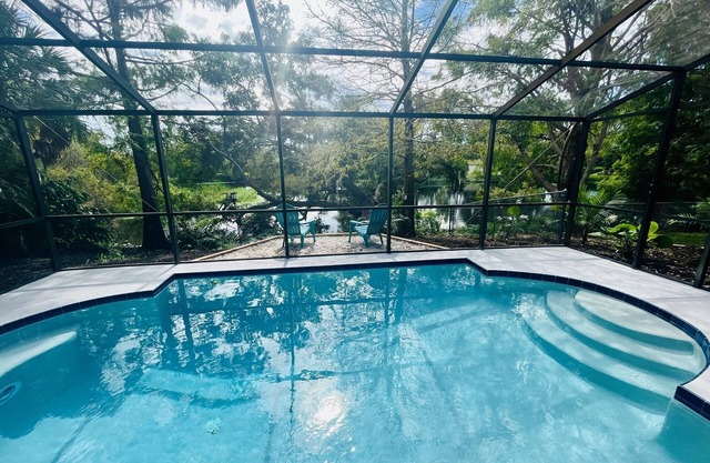 Beautiful House w/ Pool, 10 Min to Siesta Beach