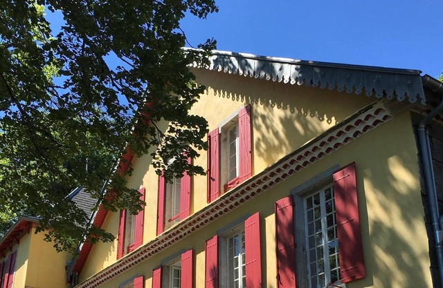 pabellón de caza hermosa con piscina climatizada, ideal para familias grandes