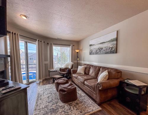 Beautiful Inn Building Updated Condo 211