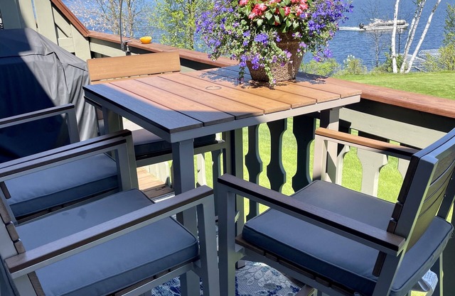 Beautiful Lake Front 2 BR Condo on golf course with pool and hot tub in building