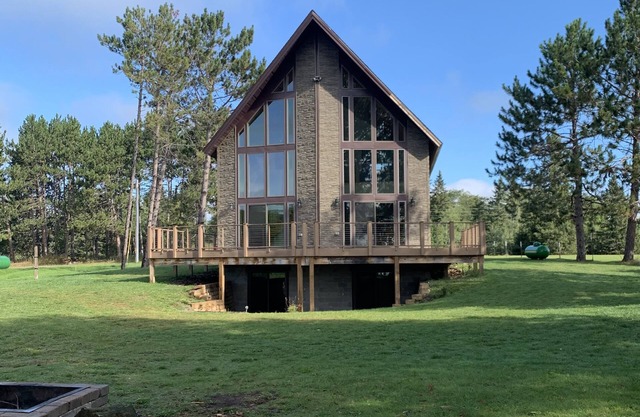 Beautiful Lake Independence Home!