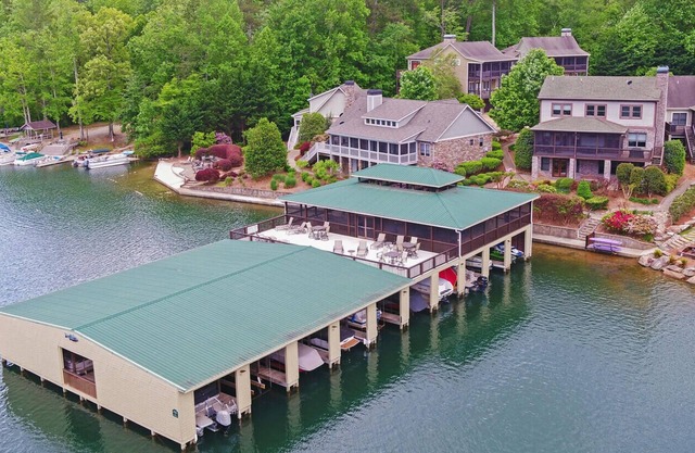 Beautiful Lakefront Home on Lake Burton