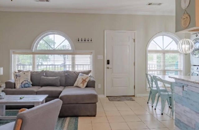 Beautiful Long Beach Condo with Ocean View!