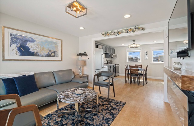 Beautiful, luxurious 2br apartment 300' from the ocean. Setup with the works