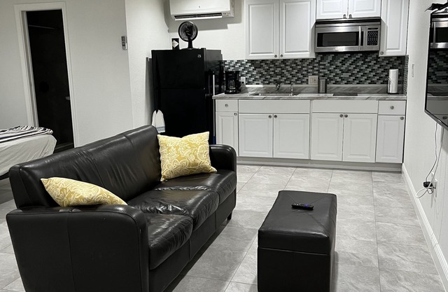 Beautiful Miami Pool Lake Studio