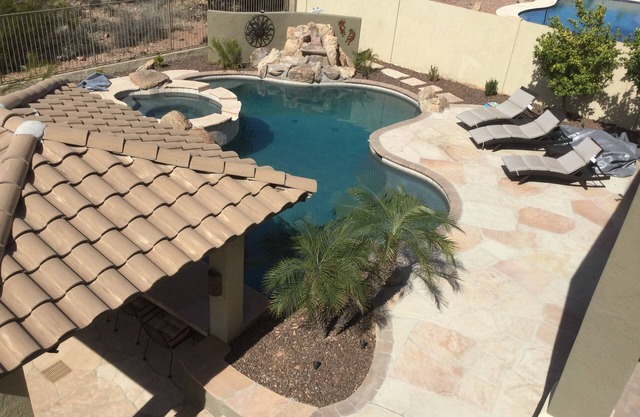 Hermosa casa con vista a la montaña con patio privado estilo de jardín