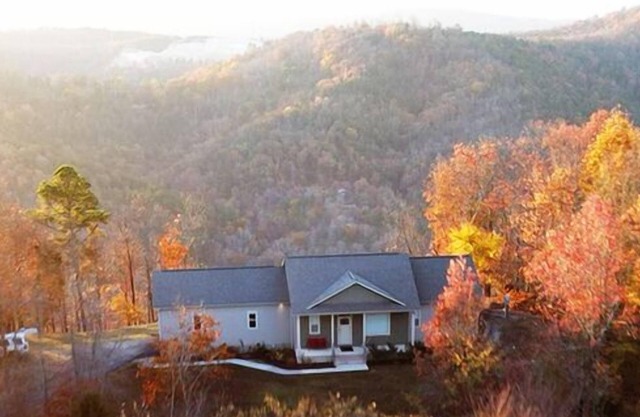 Beautiful Mountaintop Views! 16 Private Acre Home