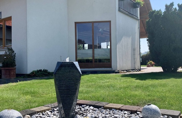 Hermoso y nuevo apartamento en Weserbergland, ubicación tranquila, WiFi para 2-6 personas