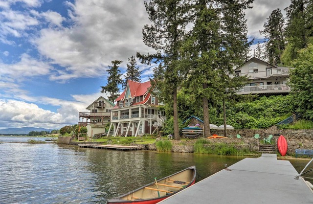 Beautiful Newman Lake Home w/ Dock & Hot Tub!