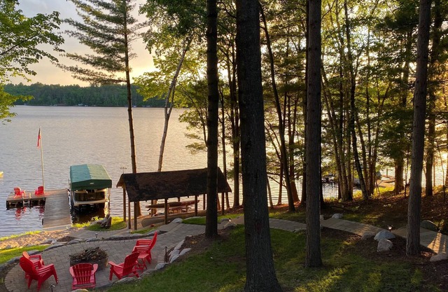 Hermosa casa de Northwoods con vistas al lago y costa espectacular