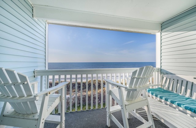 Beautiful Oceanfront 2 Bed Condo - Family Friendly