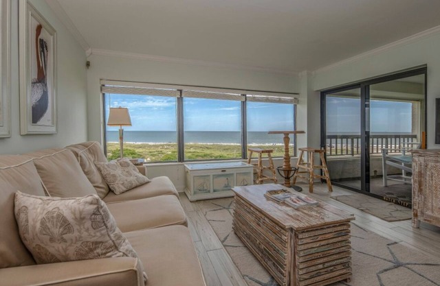 Hermoso condominio frente al mar con impresionantes vistas a la playa