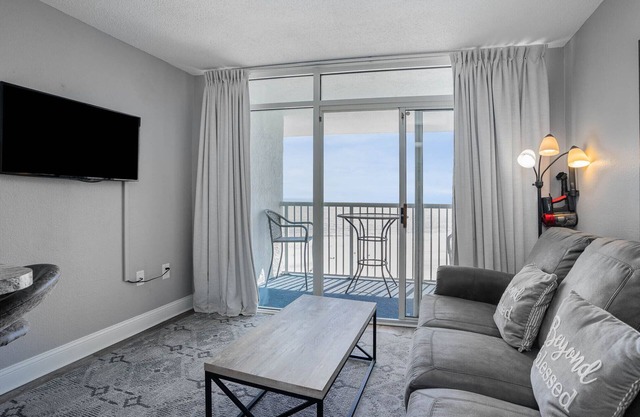 Beautiful Oceanfront 1 Bedroom Condo at Seawatch Resort