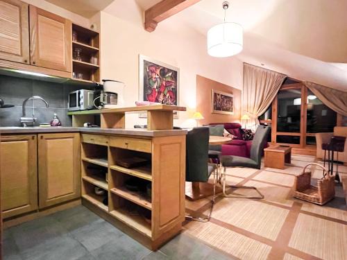 Beautiful one-bedroom apartment with fireplace and stunning views