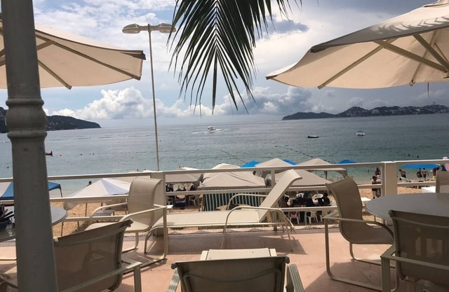 Precioso ático - acceso a la piscina / playa / excelente vista de la bahía
