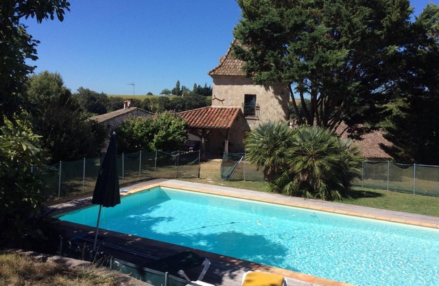 Hermoso Pigeonnier, bien restaurado, con piscina privada.