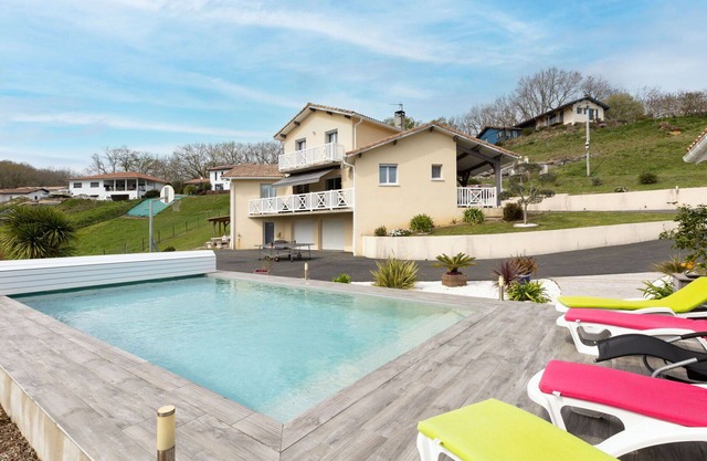 Maravillosa casa de vacaciones privada para 8 personas con A/C, piscina, WIFI, TV y terraza