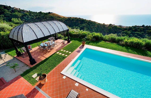 Estupenda casa de vacaciones privada con WIFI, A/C, piscina privada, TV, terraza y vista panorámica
