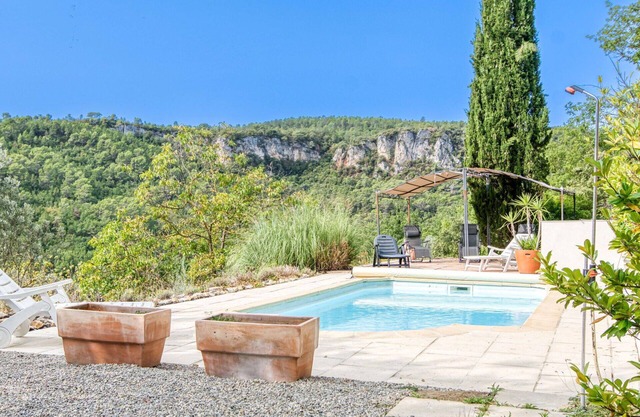 Estupenda casa de vacaciones privada para 6 personas con piscina privada, TV y patio
