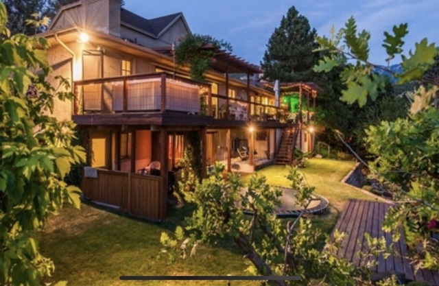 Beautiful, Private 3 Bedroom/3 Bath on Canyon