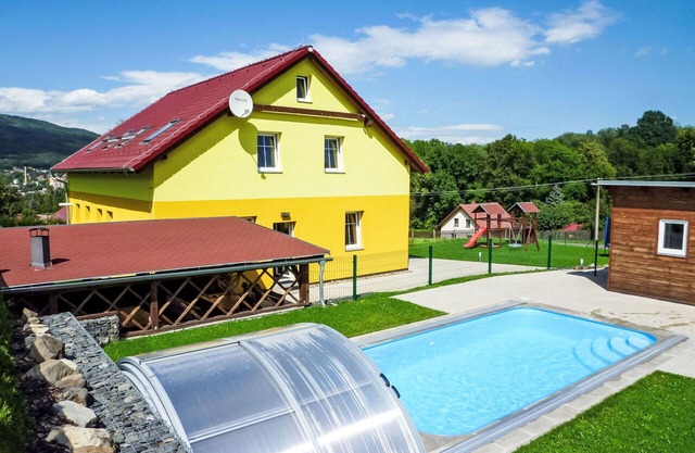 Maravillosa casa de vacaciones privada con bañera de hidromasaje, piscina privada, WIFI, TV y patio