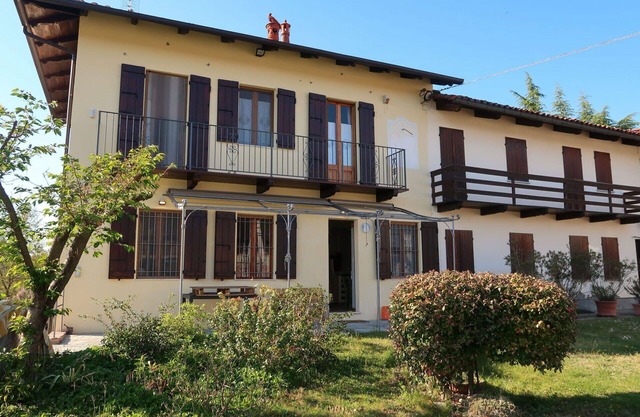 Maravillosa casa de vacaciones privada con A/C, WIFI, TV, patio, mascotas permitida y aparcamiento