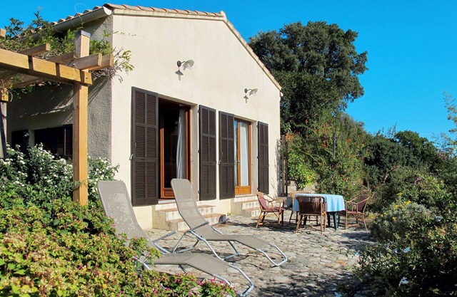 Estupenda casa de vacaciones privada con WIFI, TV, patio, mascotas permitida y vista panorámica