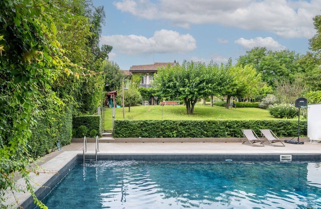 Maravillosa casa de vacaciones privada para 12 personas con A/C, piscina privada, WIFI, TV y patio