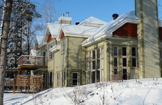 Hermosa propiedad en Le Bete campo de golf en Mont Tremblant