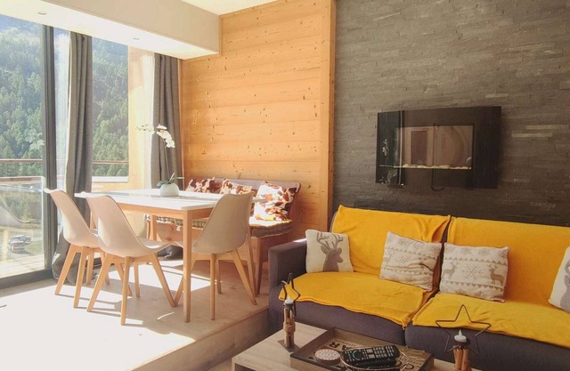 Hermoso Apartamento Renovado a Pie de Pistas en Isola 2000