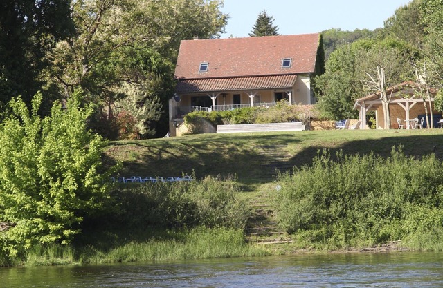 Casa bellamente restaurada con piscina climatizada y jardín adyacente al río Dodogne