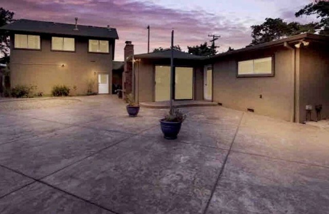 Beautiful safe family oriented quite and relaxing house with all Ammunities.