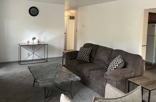 Beautiful Scenery Year Around changes with the seasons! Enjoy on private patio!