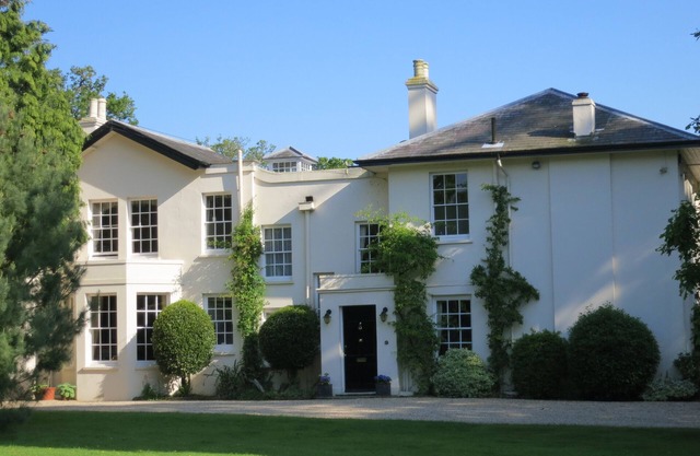Hermosa autónoma plano en una elegante casa de campo Período