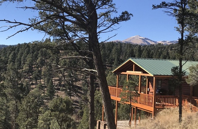Gran vista de Sierra Blanca, 7300 pies, cubierta nueva, bañera de hidromasaje, wifi, garaje para 2 autos, cerca de Ski