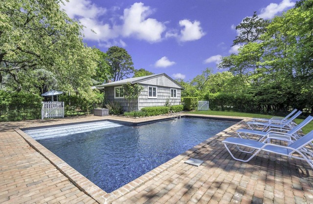 NUEVA LISTA: casa con vigas de planta abierta con hermoso espacio al aire libre